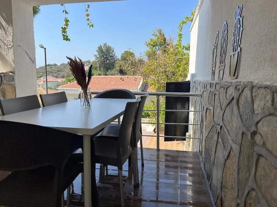 Deniz Manzarali Muestakil Villa Milas Turecko